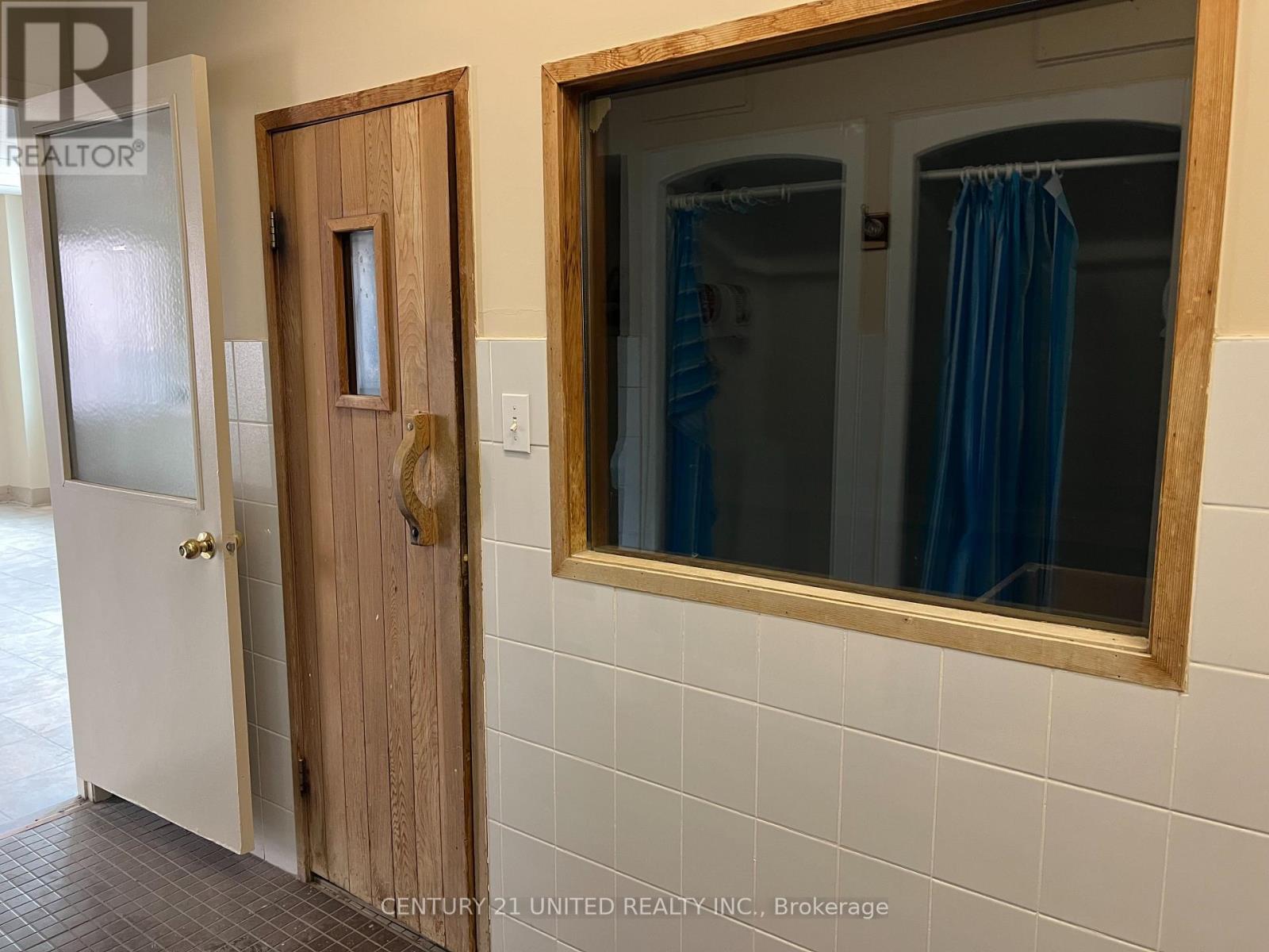 Upper - 200 Charlotte Street, Peterborough (Town Ward 3), Ontario  K9J 2T8 - Photo 7 - X4996156