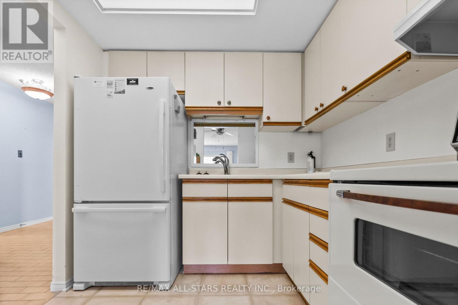 208 - 2 Heritage Way, Kawartha Lakes (Lindsay), Ontario  K9V 5P5 - Photo 6 - X11886819