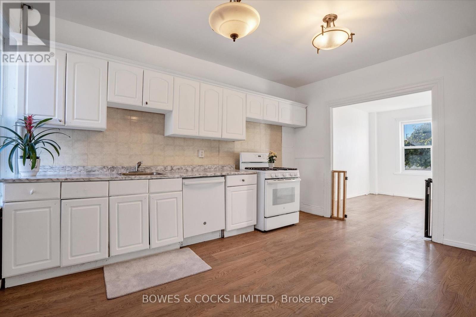 266 Wolfe Street, Peterborough Central (South), Ontario  K9J 2L3 - Photo 10 - X11926483