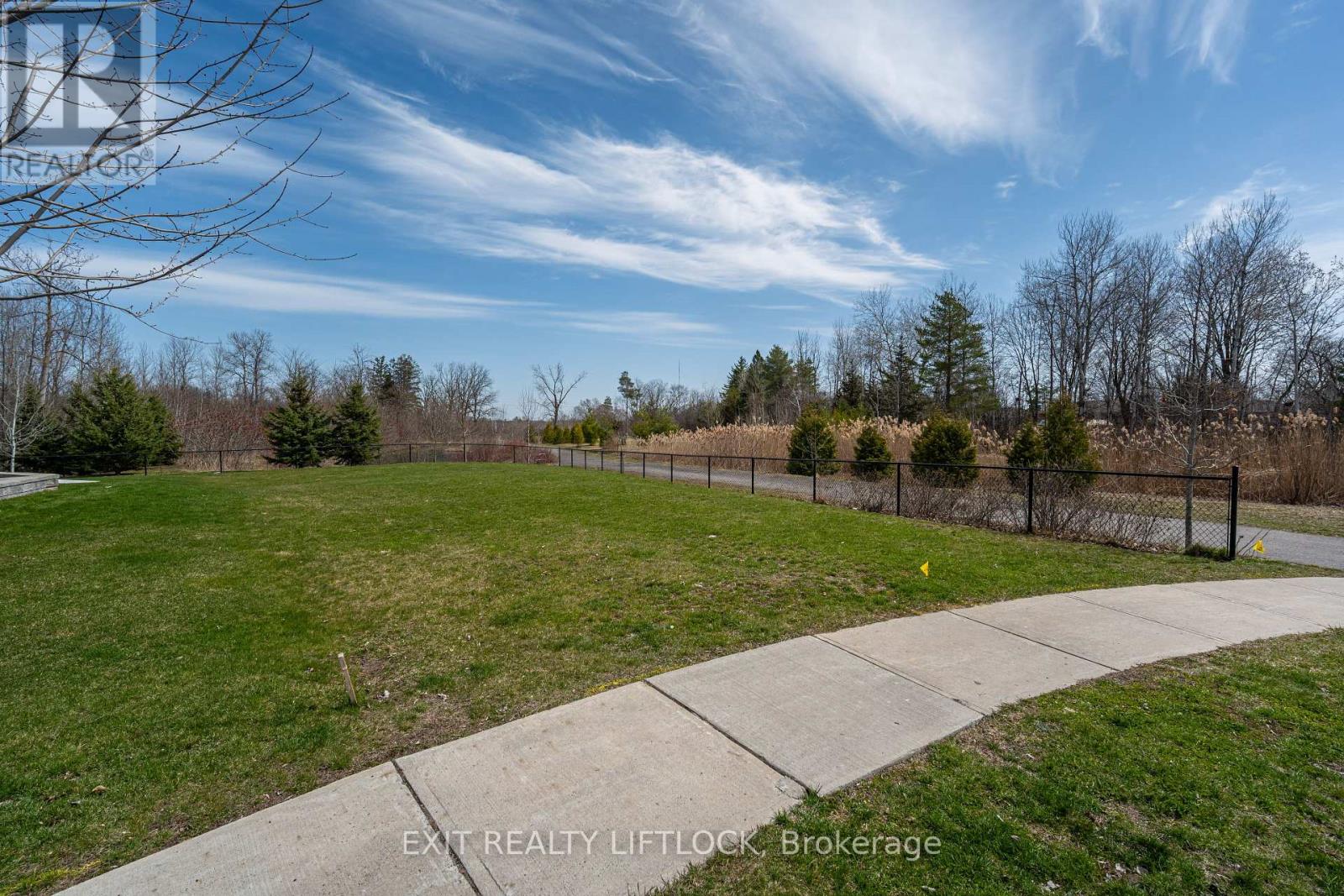 418 Raymond Street, Peterborough North (South), Ontario  K9H 0G9 - Photo 3 - X11927203