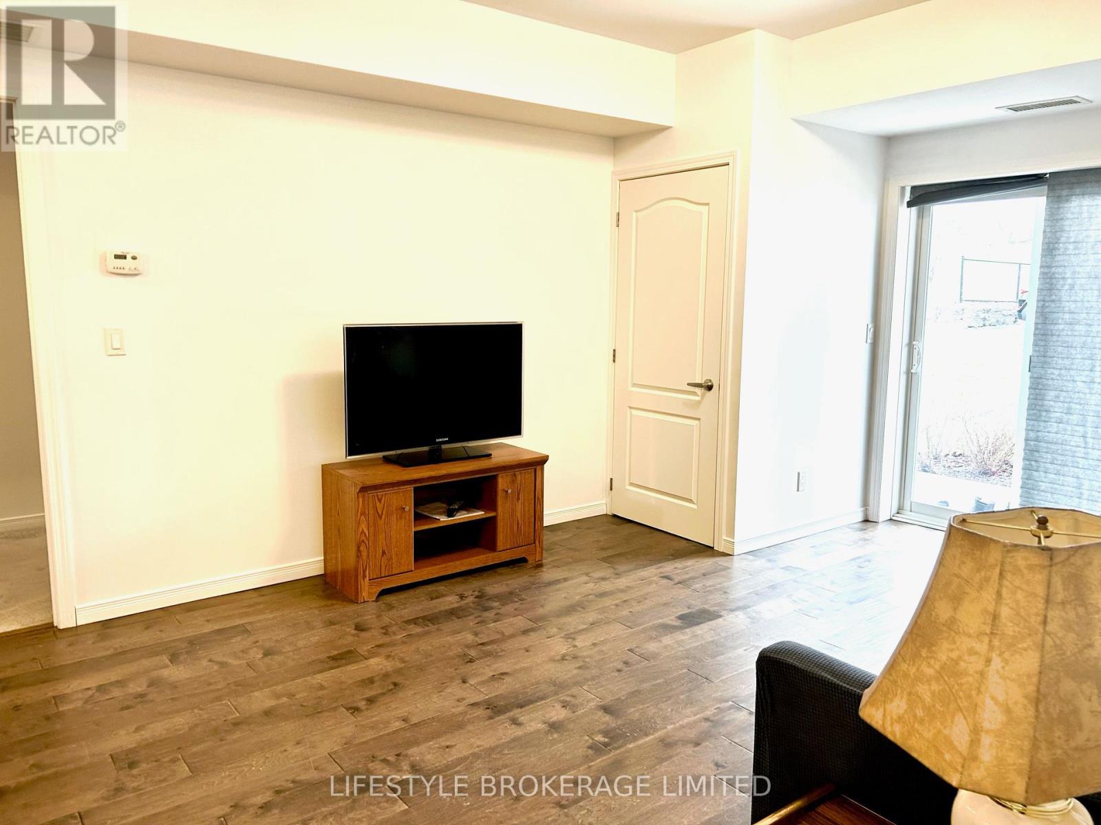 106 - 910 Wentworth Road, Peterborough West (Central), Ontario  K9J 8R8 - Photo 4 - X11960925