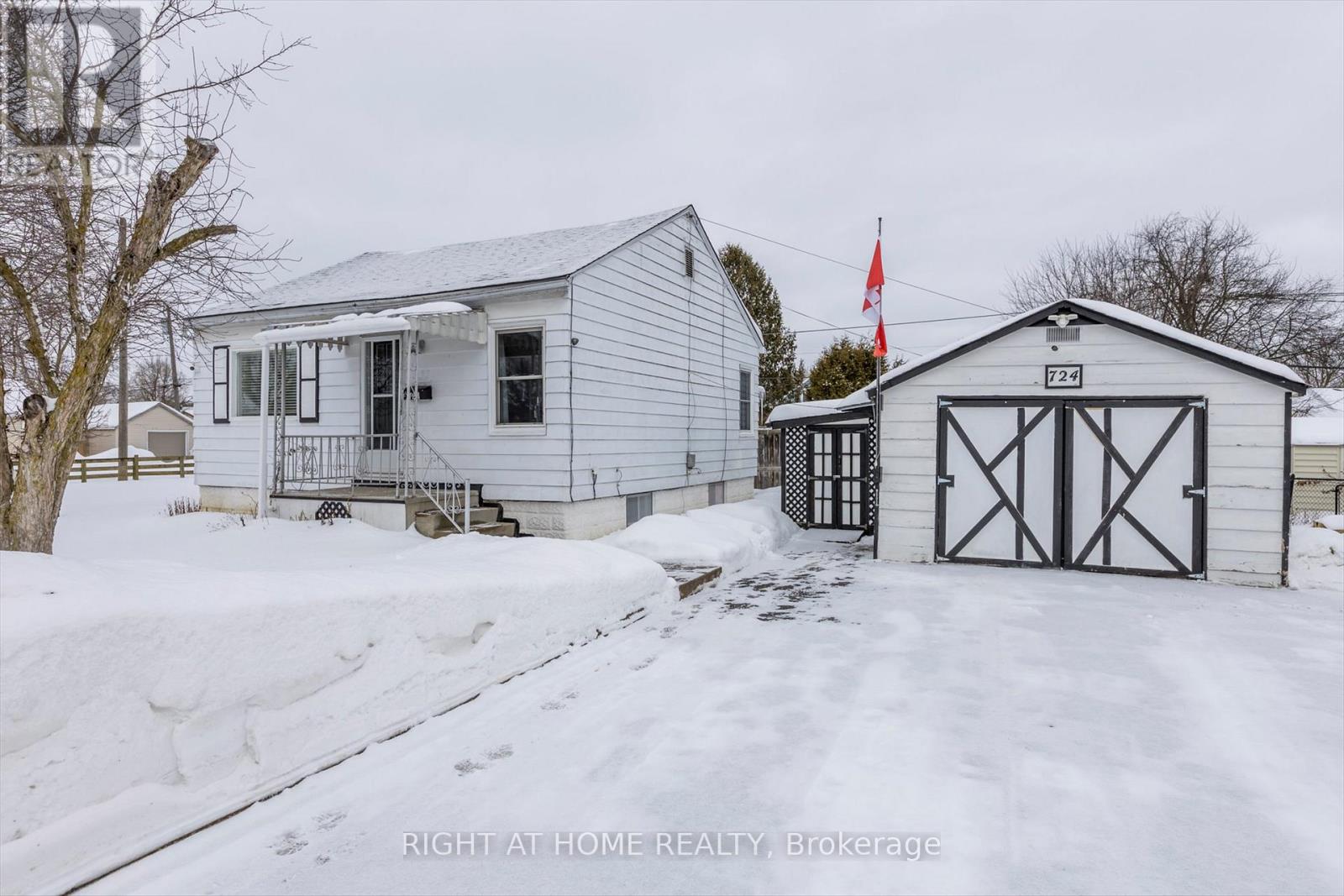 724 NEW ROMAINE STREET, peterborough central (south), Ontario