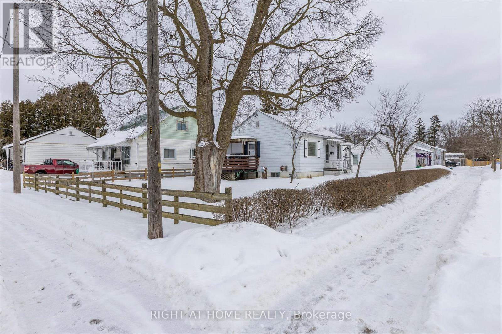 724 New Romaine Street, Peterborough Central (South), Ontario  K9J 2E8 - Photo 3 - X11968815