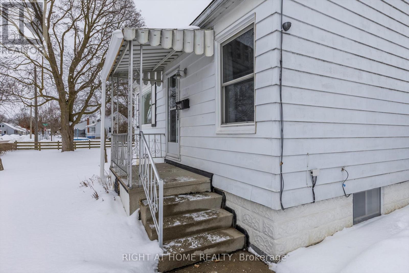 724 New Romaine Street, Peterborough Central (South), Ontario  K9J 2E8 - Photo 4 - X11968815