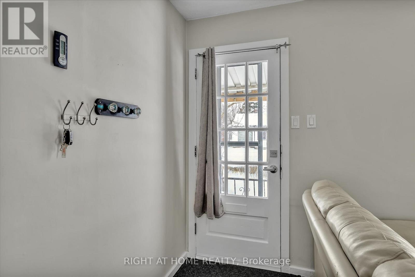 724 New Romaine Street, Peterborough Central (South), Ontario  K9J 2E8 - Photo 5 - X11968815
