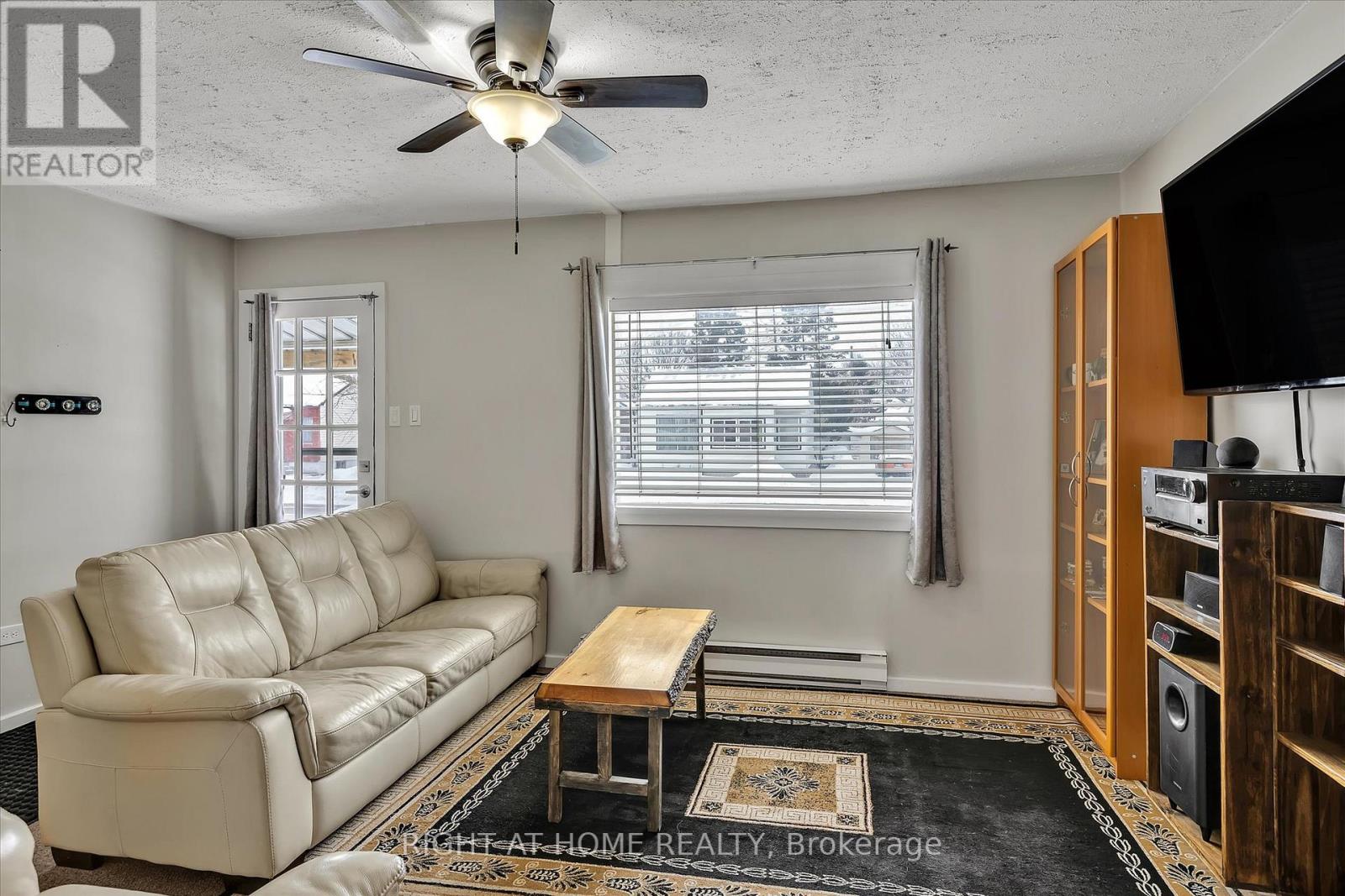 724 New Romaine Street, Peterborough Central (South), Ontario  K9J 2E8 - Photo 8 - X11968815