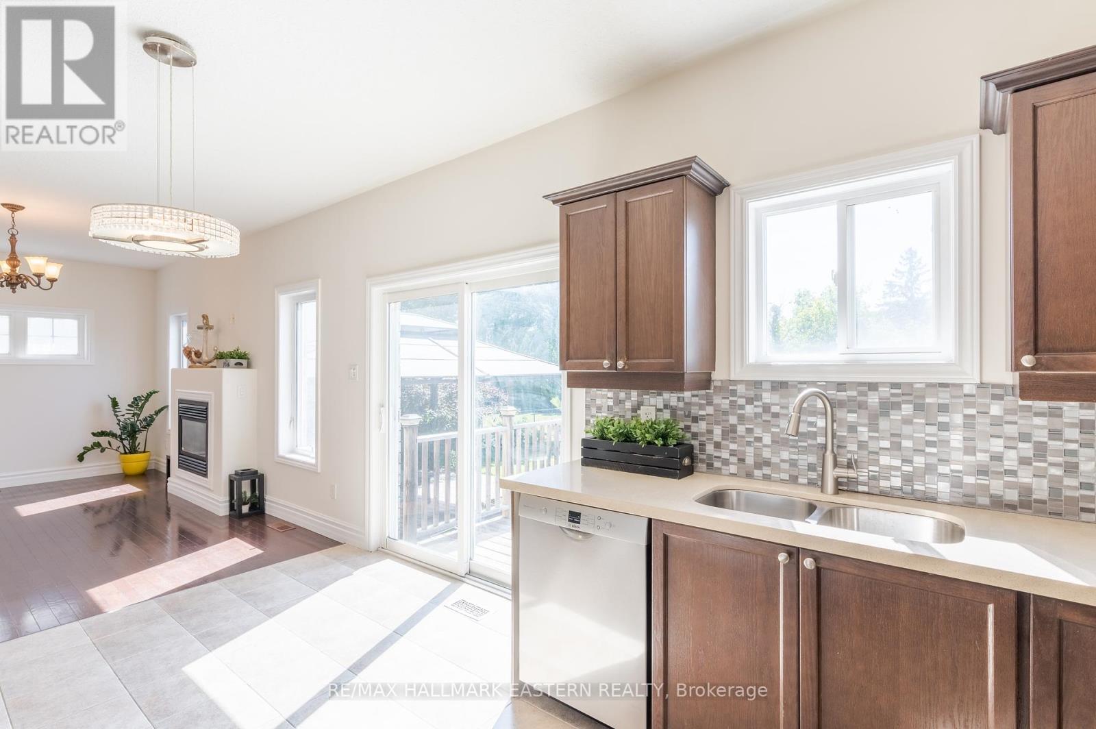 553 Carriage Lane, Peterborough North (North), Ontario  K9L 0A6 - Photo 12 - X11978959