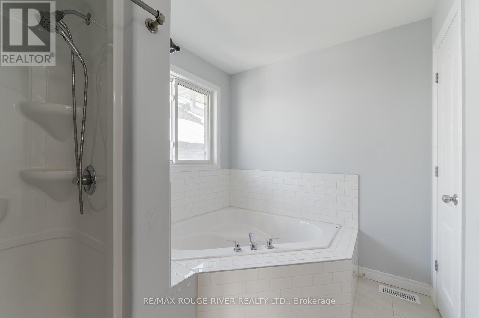 48 York Drive, Peterborough North (North), Ontario  K9K 0H1 - Photo 36 - X11983852