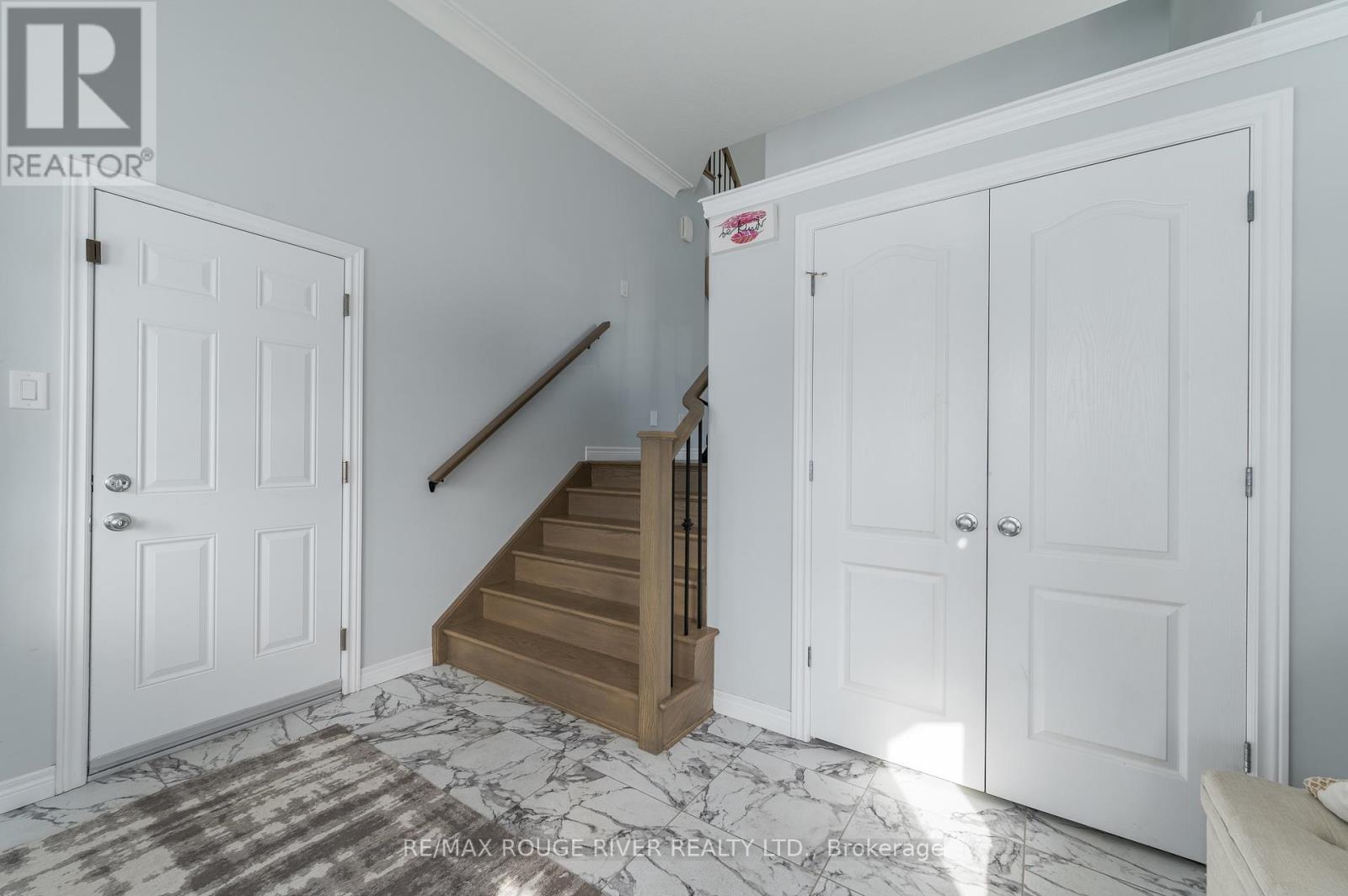 48 York Drive, Peterborough North (North), Ontario  K9K 0H1 - Photo 4 - X11983852