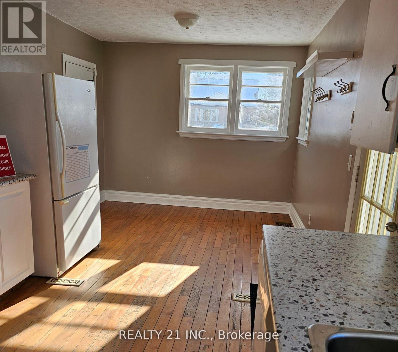 160 Elizabeth Avenue, Peterborough North (South), Ontario  K9H 5E3 - Photo 10 - X11989604