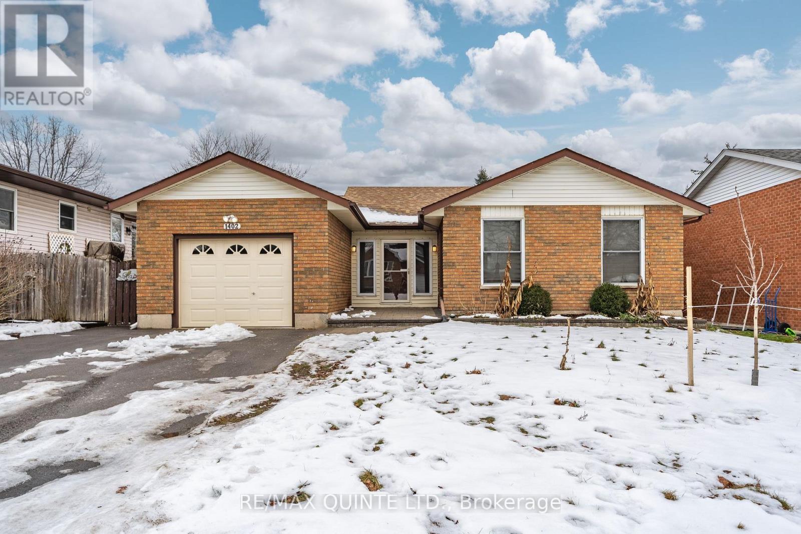 1402 Clearview Drive, Peterborough West (Central), Ontario  K9K 1Z8 - Photo 2 - X11991250