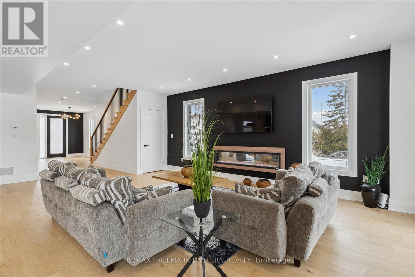 678 Otonabee Drive, Peterborough South (East), Ontario  K9J 7P9 - Photo 16 - X11996607