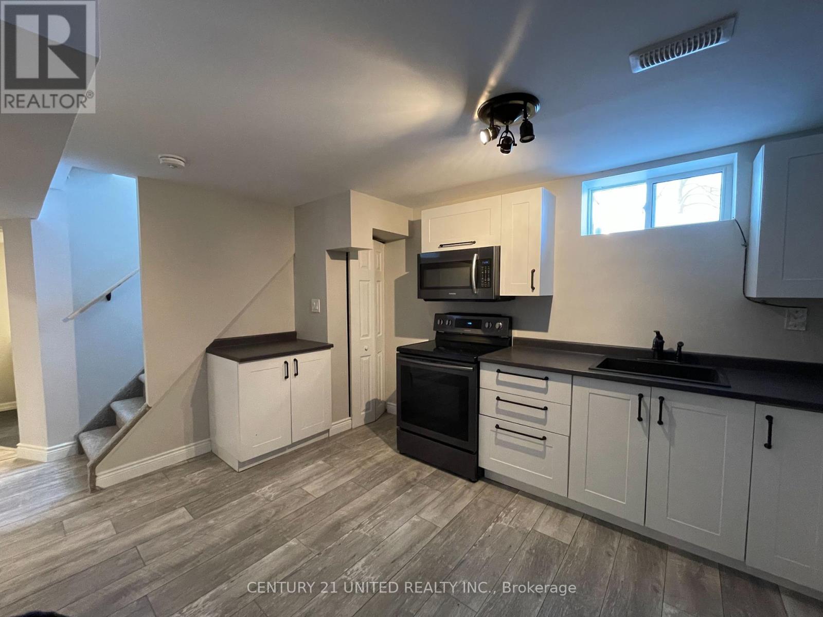 Lower - 685 Armour Road, Peterborough East (Central), Ontario  K9H 1Z5 - Photo 4 - X12001471