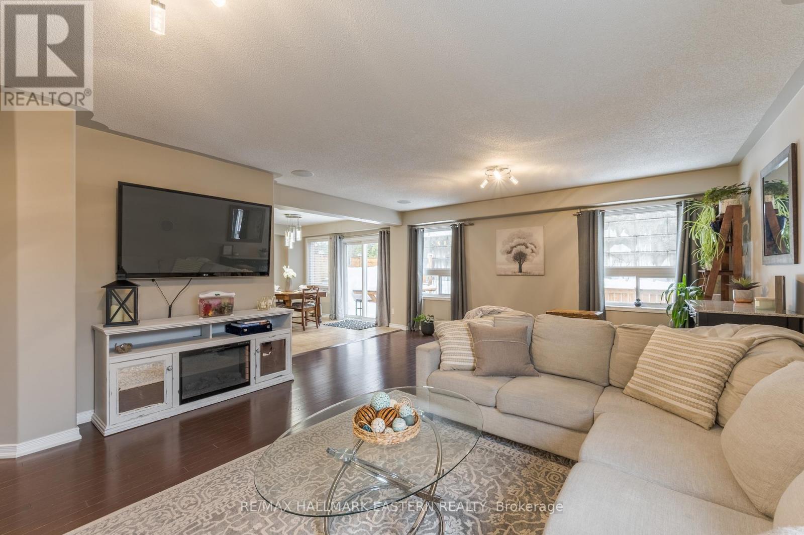 312 Glenwood Street, Selwyn, Ontario  K9H 2B3 - Photo 10 - X12001476