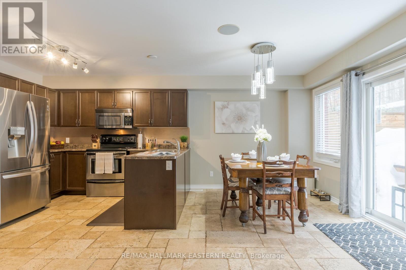 312 Glenwood Street, Selwyn, Ontario  K9H 2B3 - Photo 12 - X12001476