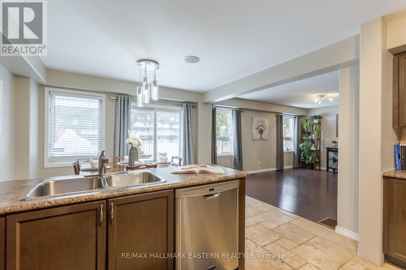 312 Glenwood Street, Selwyn, Ontario  K9H 2B3 - Photo 19 - X12001476