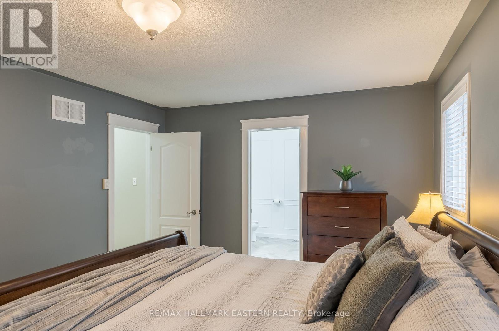 312 Glenwood Street, Selwyn, Ontario  K9H 2B3 - Photo 28 - X12001476
