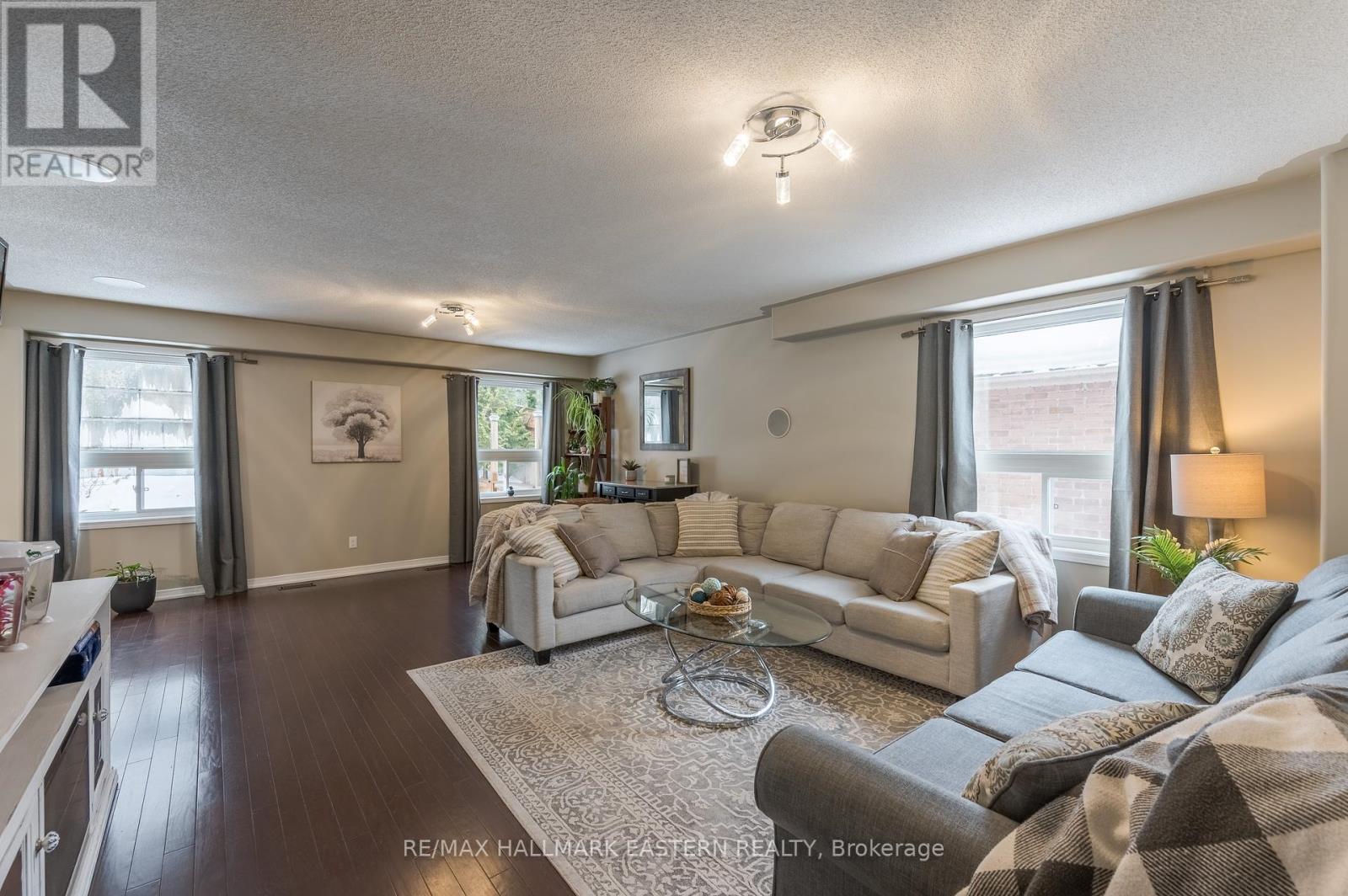 312 Glenwood Street, Selwyn, Ontario  K9H 2B3 - Photo 7 - X12001476