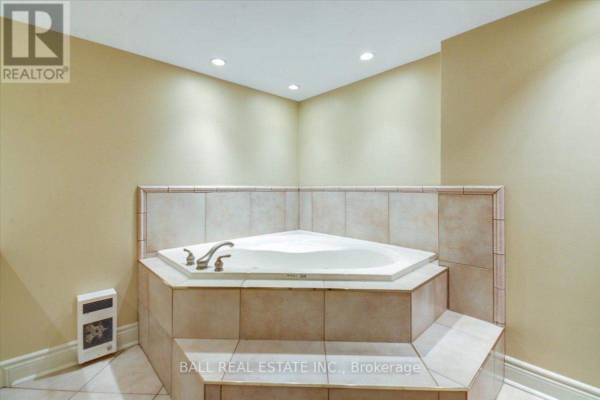 Ph1 - 885 Clonsilla Avenue, Peterborough West (Central), Ontario  K9J 5Y2 - Photo 22 - X12001517