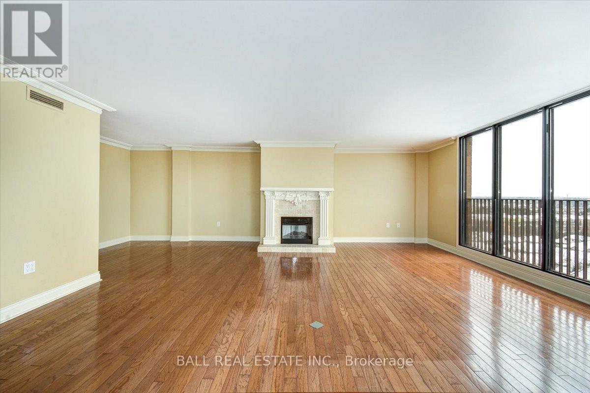 Ph1 - 885 Clonsilla Avenue, Peterborough West (Central), Ontario  K9J 5Y2 - Photo 3 - X12001517