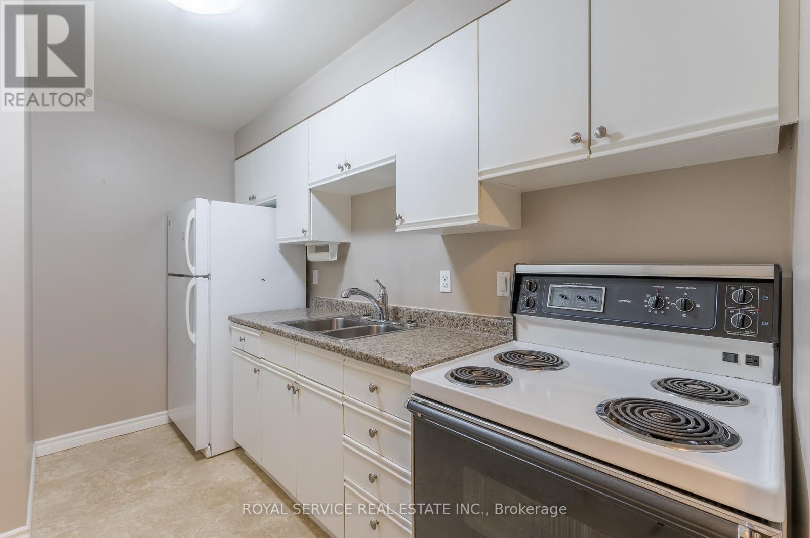 215 - 921 Armour Road, Peterborough East (North), Ontario  K9H 7K5 - Photo 4 - X12006017