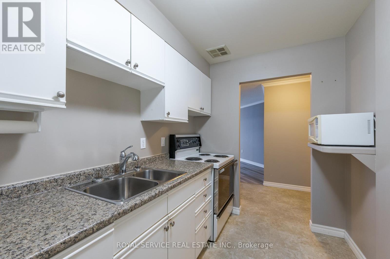 215 - 921 Armour Road, Peterborough East (North), Ontario  K9H 7K5 - Photo 6 - X12006017