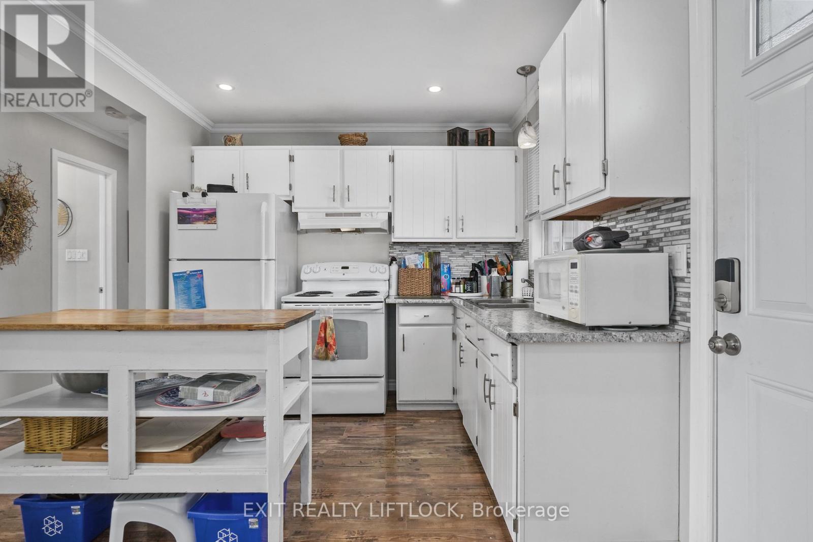 210 Antrim Street, Peterborough Central (North), Ontario  K9H 3G4 - Photo 18 - X12006773