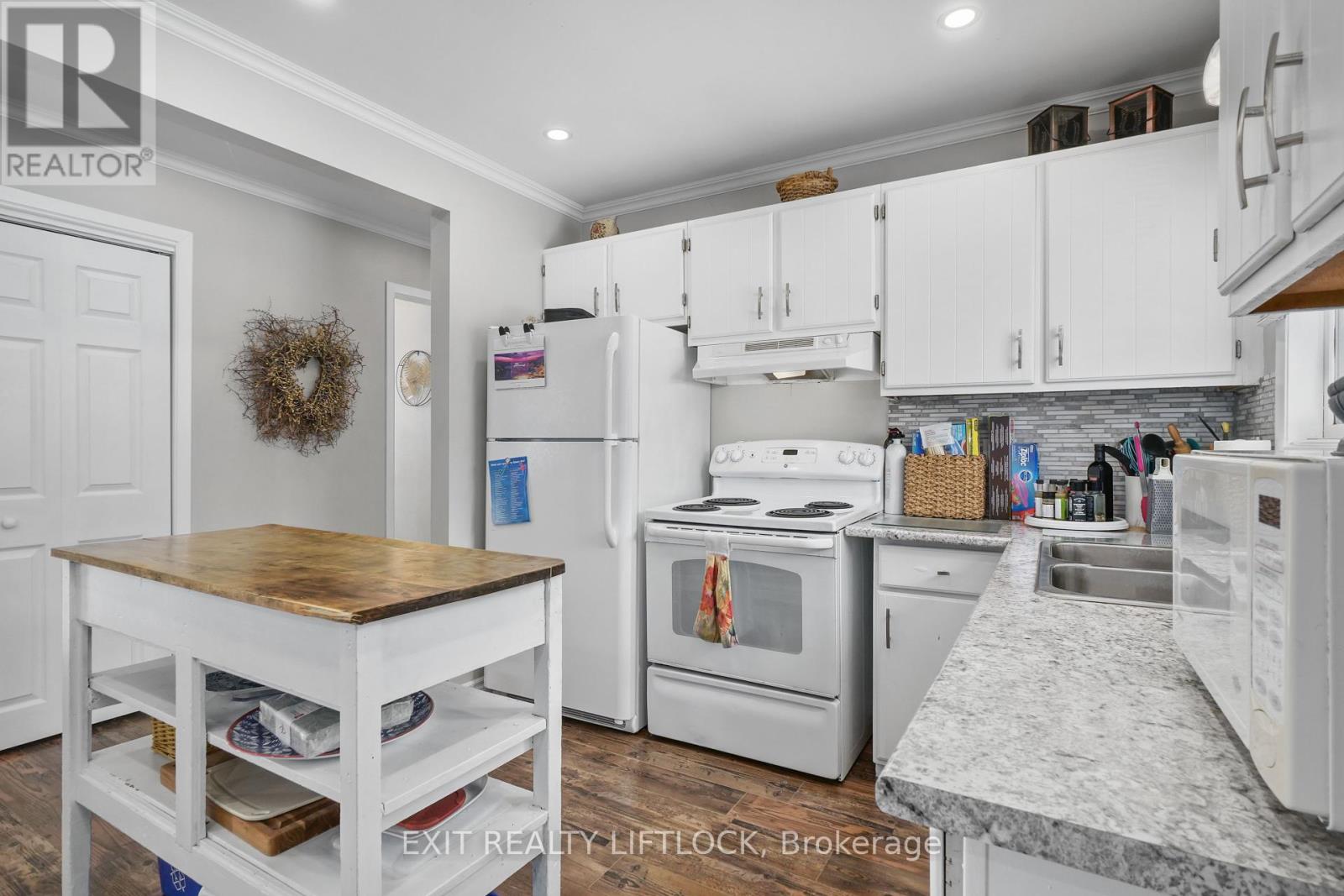 210 Antrim Street, Peterborough Central (North), Ontario  K9H 3G4 - Photo 19 - X12006773