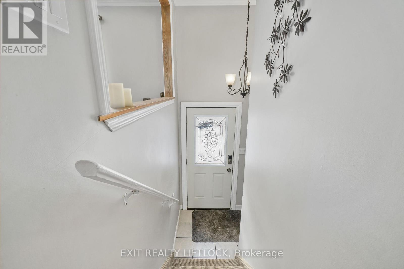 210 Antrim Street, Peterborough Central (North), Ontario  K9H 3G4 - Photo 6 - X12006773