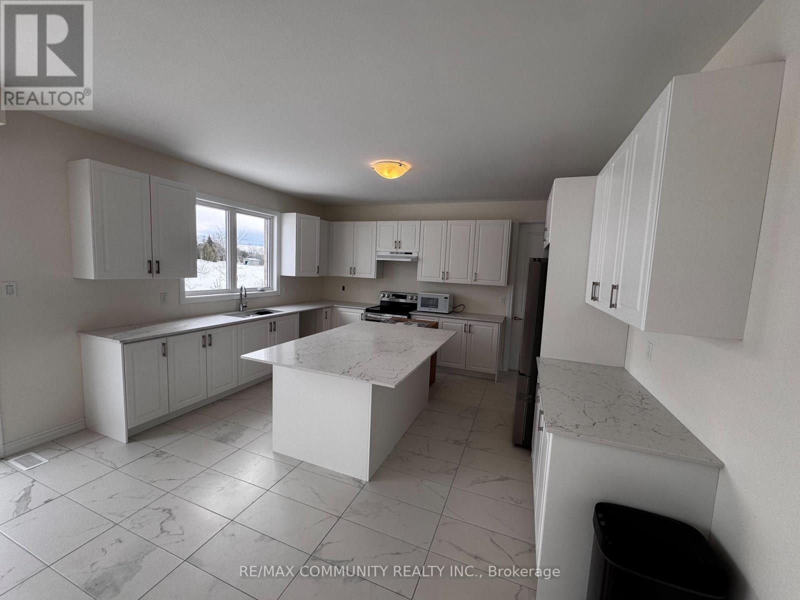 92 Golden Meadows Drive, Otonabee-South Monaghan, Ontario  K9J 0K8 - Photo 11 - X12008153