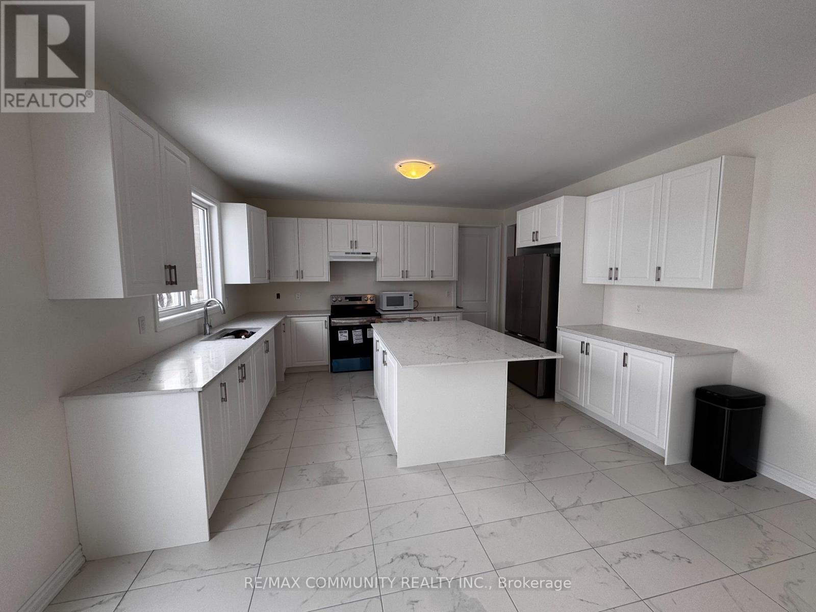 92 Golden Meadows Drive, Otonabee-South Monaghan, Ontario  K9J 0K8 - Photo 12 - X12008153