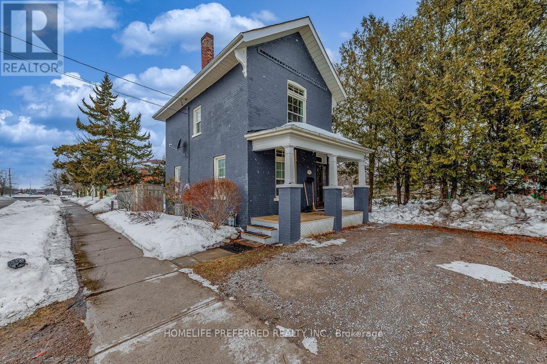 137 Lock Street, Peterborough Central (South), Ontario  K9J 2Y5 - Photo 1 - X12010648