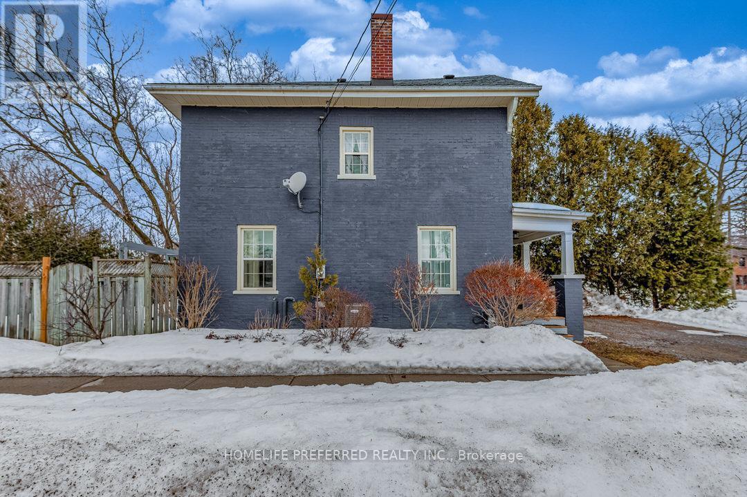 137 Lock Street, Peterborough Central (South), Ontario  K9J 2Y5 - Photo 3 - X12010648