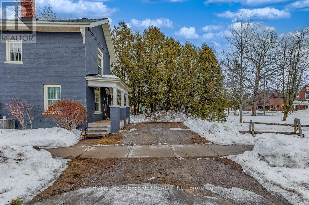 137 Lock Street, Peterborough Central (South), Ontario  K9J 2Y5 - Photo 4 - X12010648