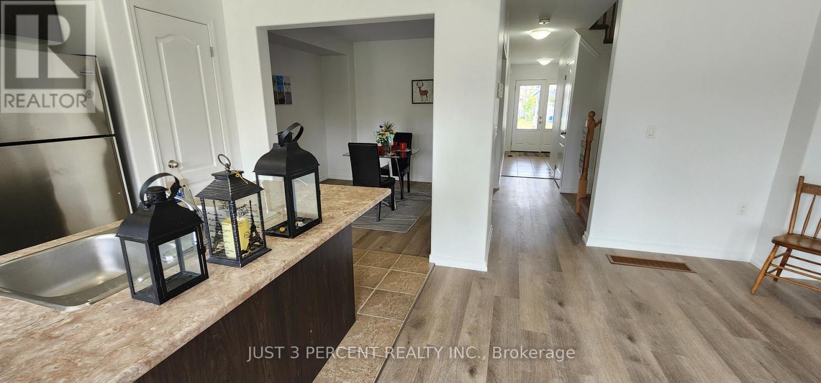 1651 Hetherington Drive, Peterborough North (University Heights), Ontario  K9L 1Y7 - Photo 5 - X12015632