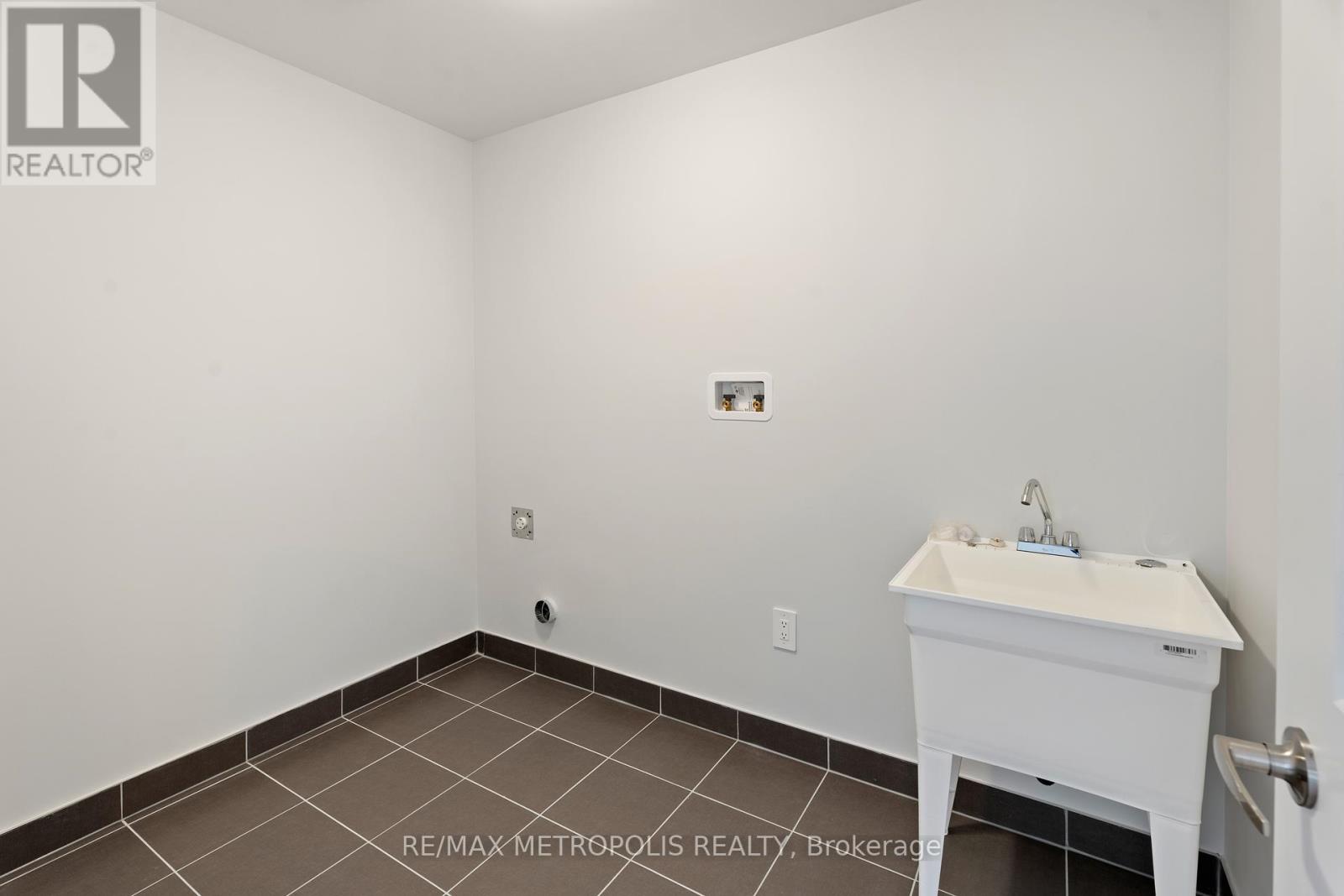 84 Butler Boulevard, Kawartha Lakes (Lindsay), Ontario  K9V 4R1 - Photo 18 - X12023453