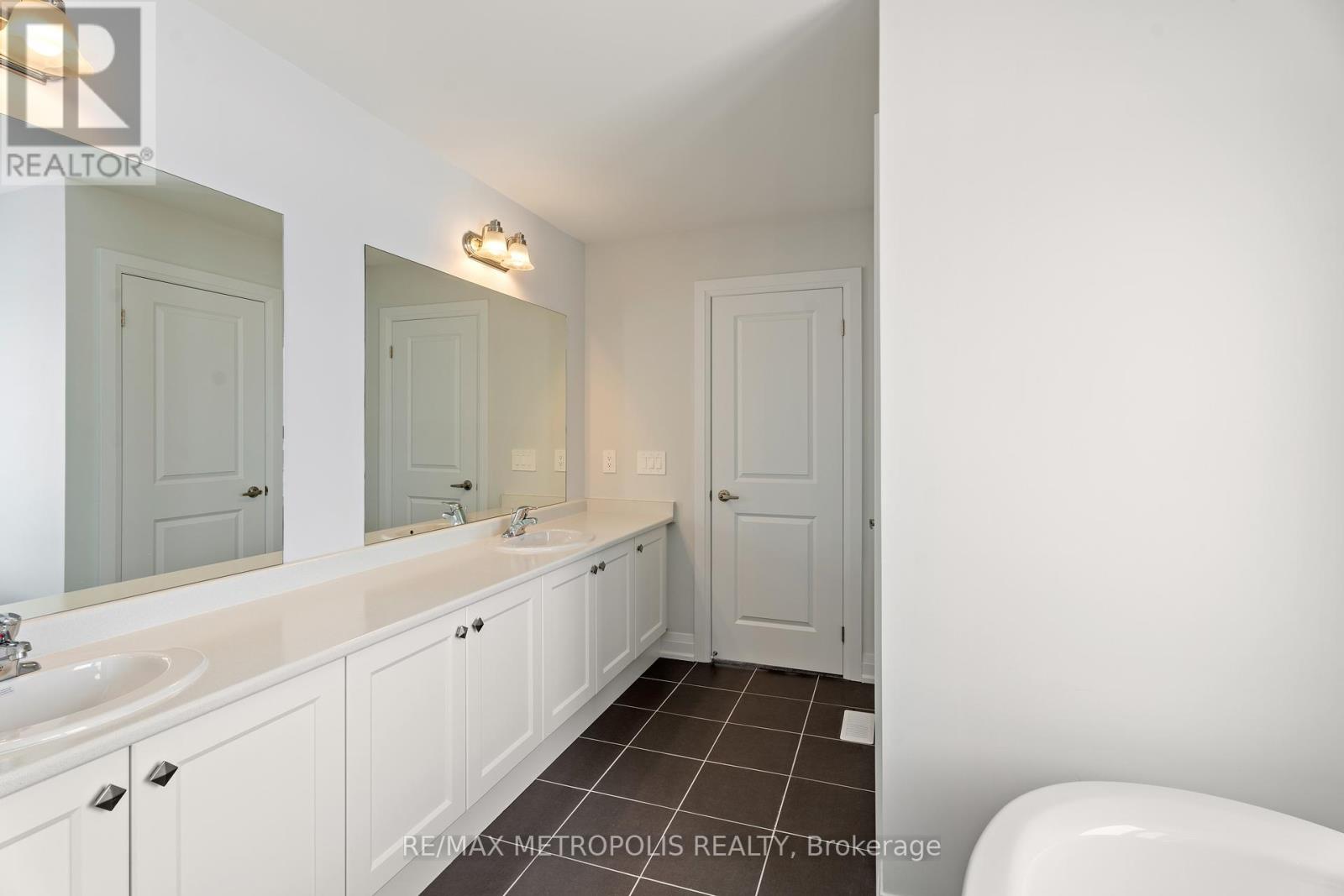 84 Butler Boulevard, Kawartha Lakes (Lindsay), Ontario  K9V 4R1 - Photo 32 - X12023453