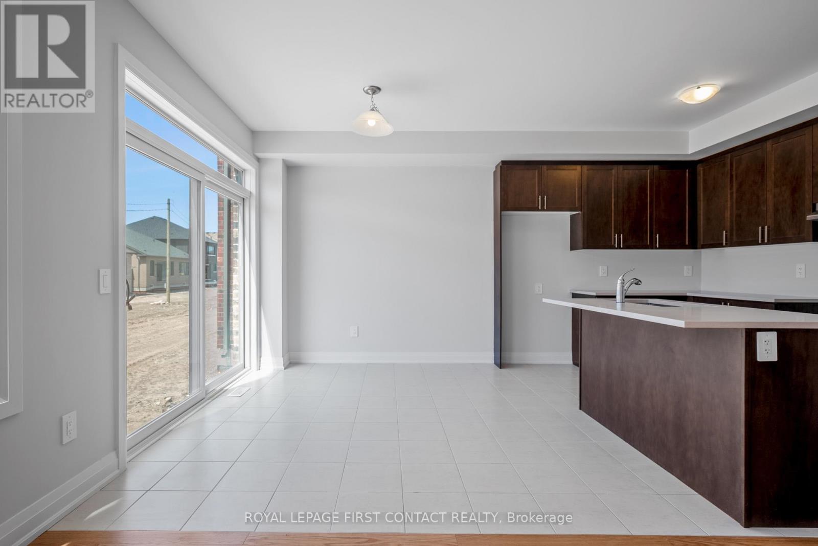25 Corley Street, Kawartha Lakes (Lindsay), Ontario  K9V 6C2 - Photo 6 - X12023495
