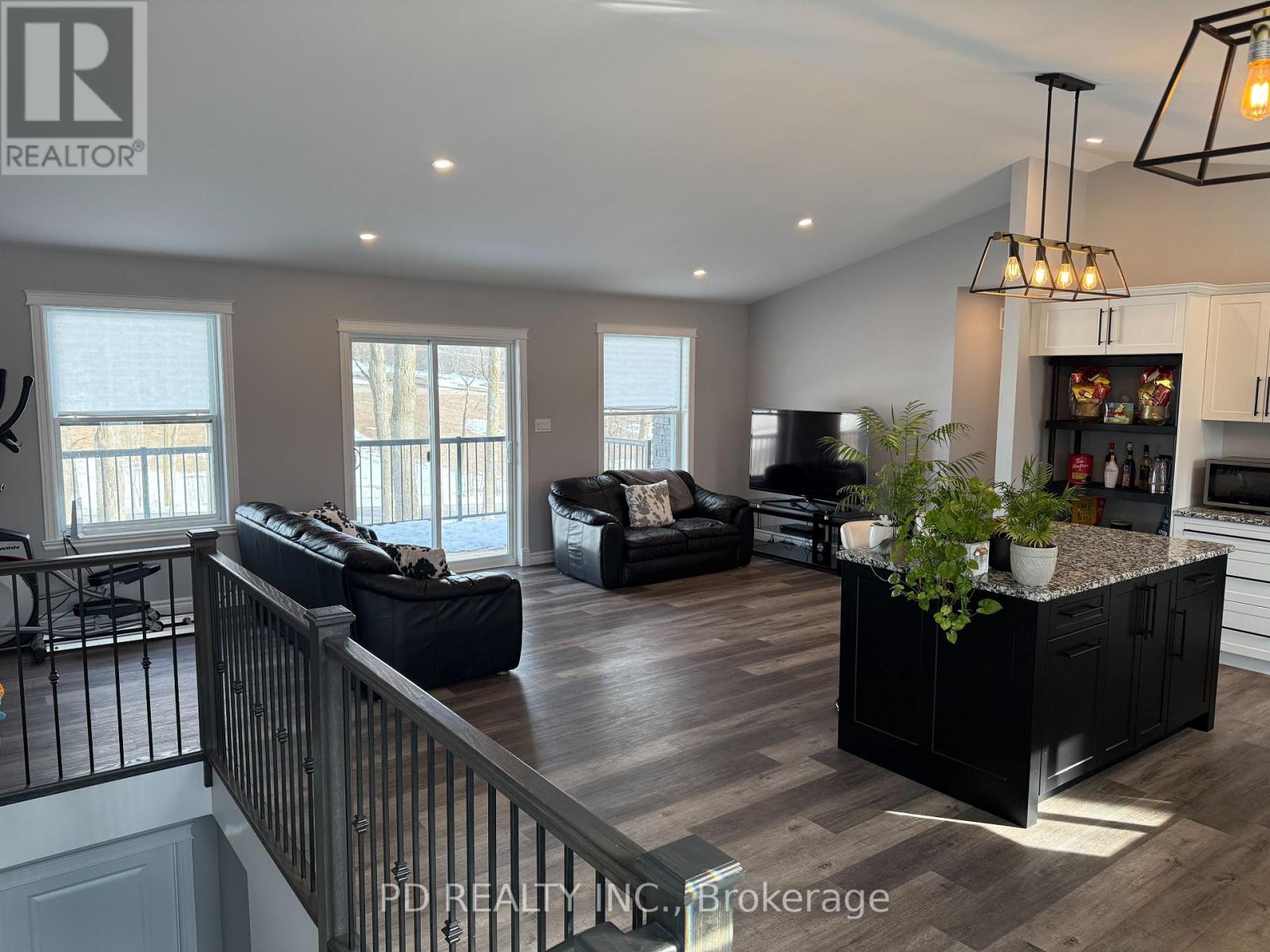 2 East Street, Kawartha Lakes (Manvers), Ontario  L0A 1A0 - Photo 41 - X12024432