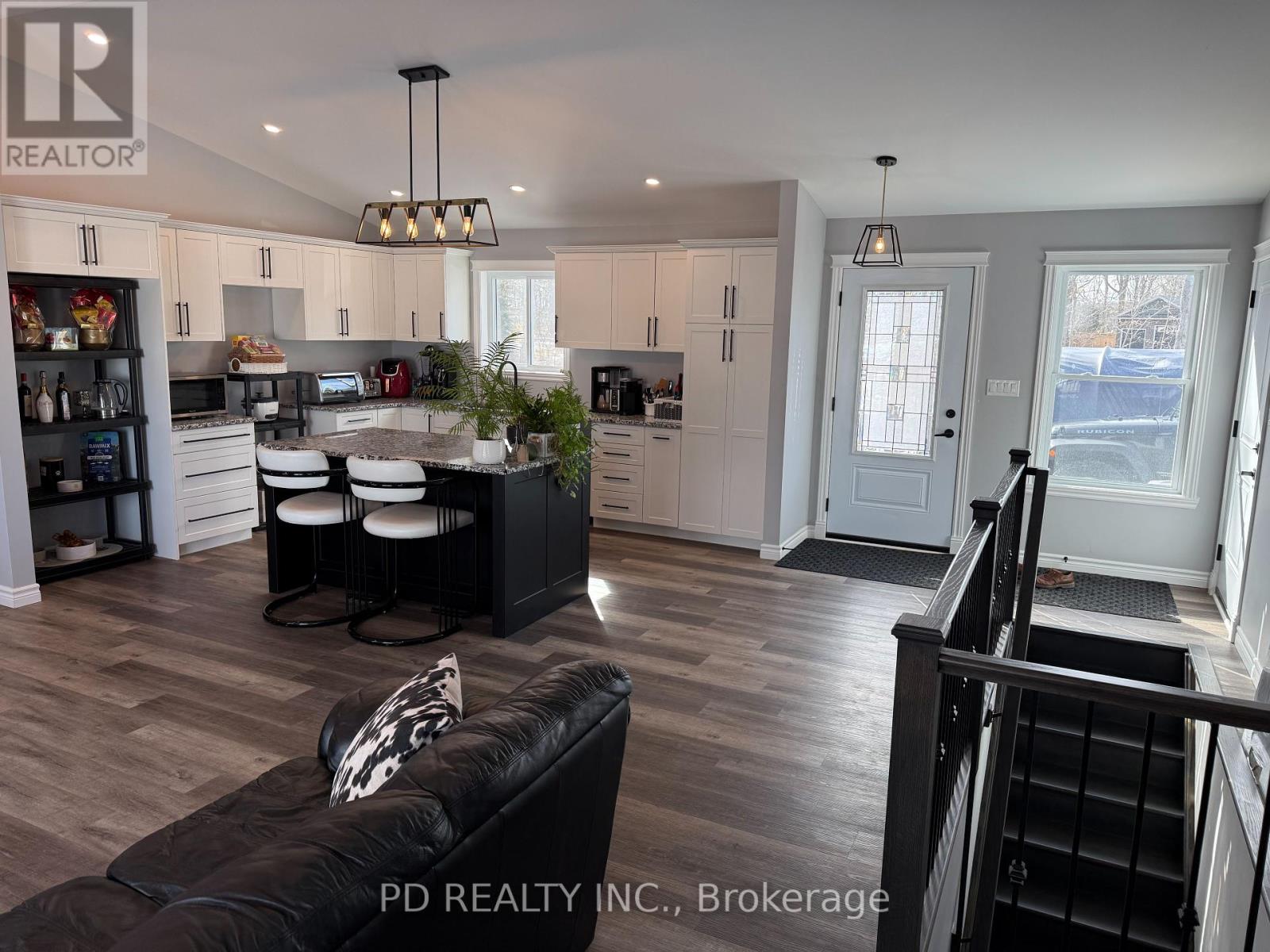2 East Street, Kawartha Lakes (Manvers), Ontario  L0A 1A0 - Photo 43 - X12024432
