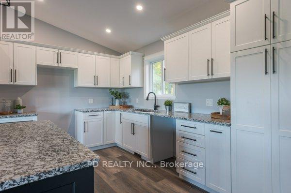 2 East Street, Kawartha Lakes (Manvers), Ontario  L0A 1A0 - Photo 5 - X12024432