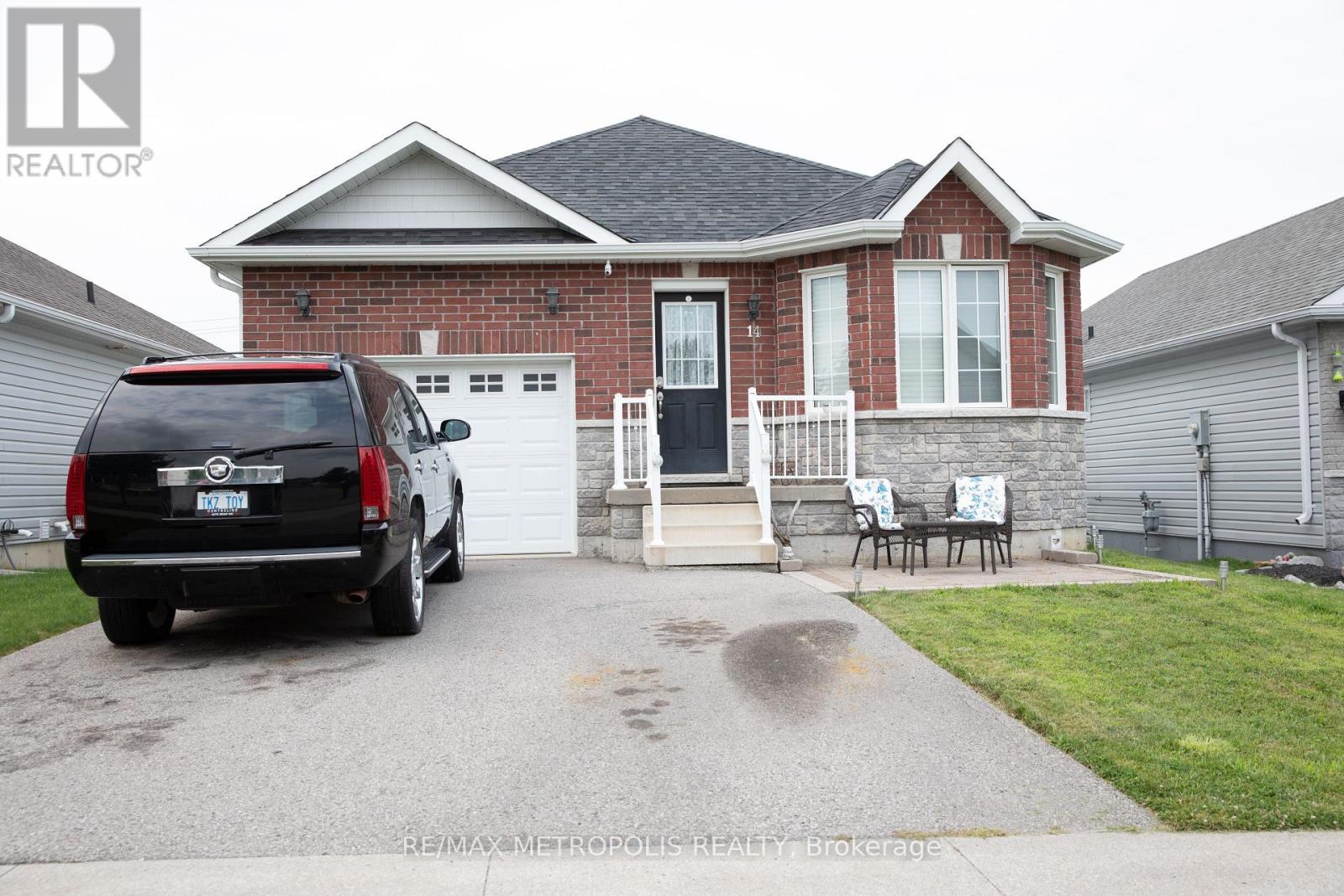 14 Lisbeth Crescent, Kawartha Lakes (Lindsay), Ontario  K9V 0B7 - Photo 2 - X12024813