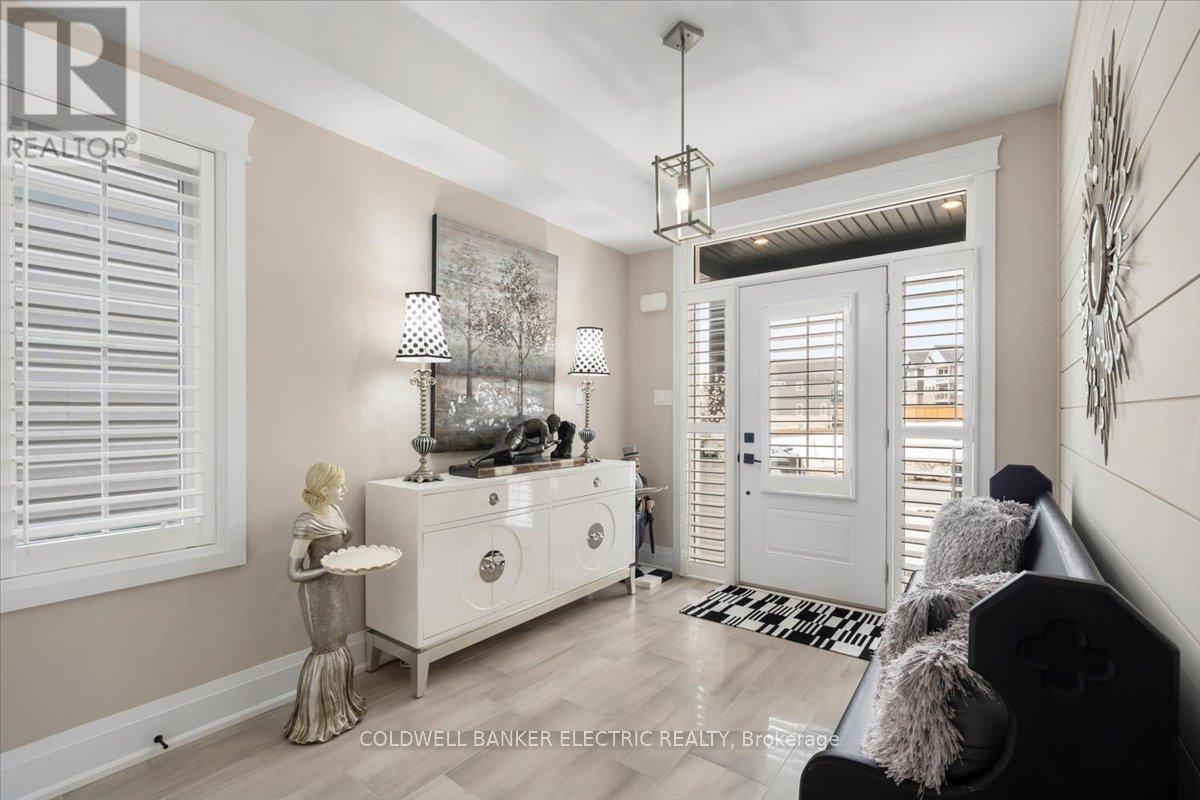 78 York Drive, Peterborough North (North), Ontario  K9K 0H7 - Photo 5 - X12025404