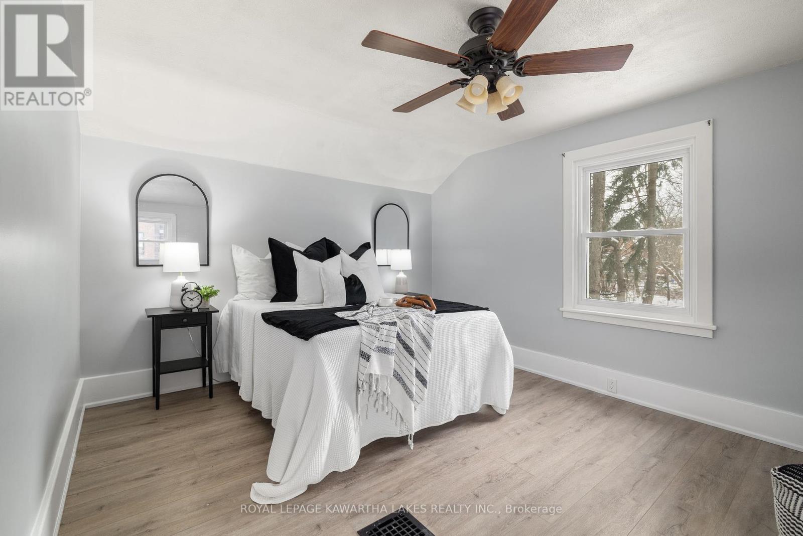 18 Bond Street W, Kawartha Lakes (Lindsay), Ontario  K9V 3P6 - Photo 14 - X12026274