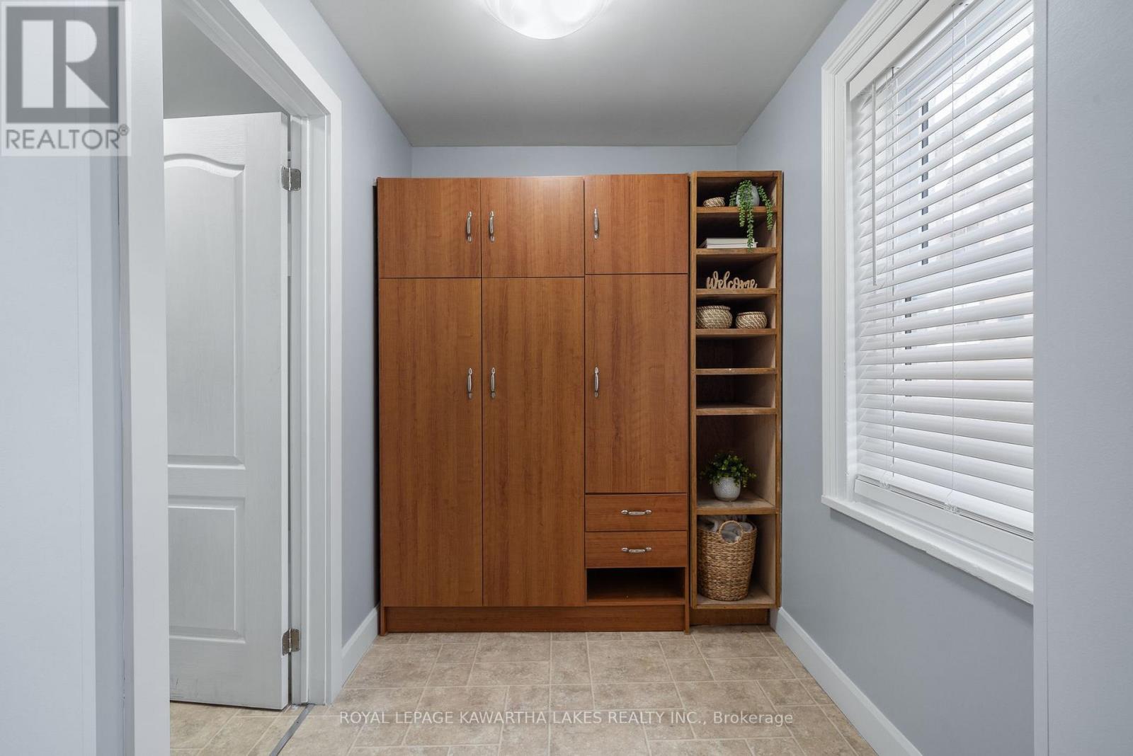 18 Bond Street W, Kawartha Lakes (Lindsay), Ontario  K9V 3P6 - Photo 8 - X12026274