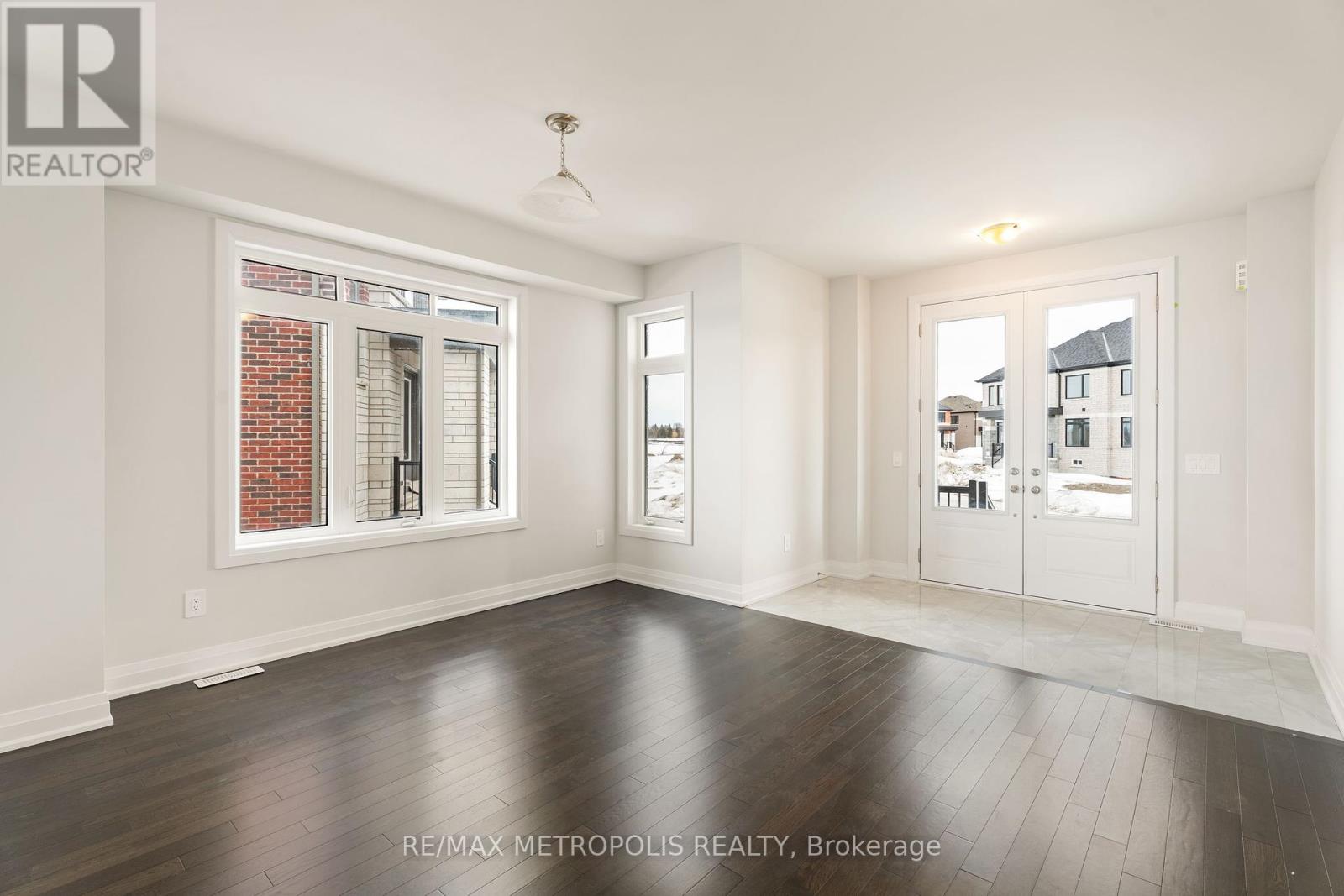 110 Butler Boulevard, Kawartha Lakes (Lindsay), Ontario  K9V 6A9 - Photo 4 - X12026826