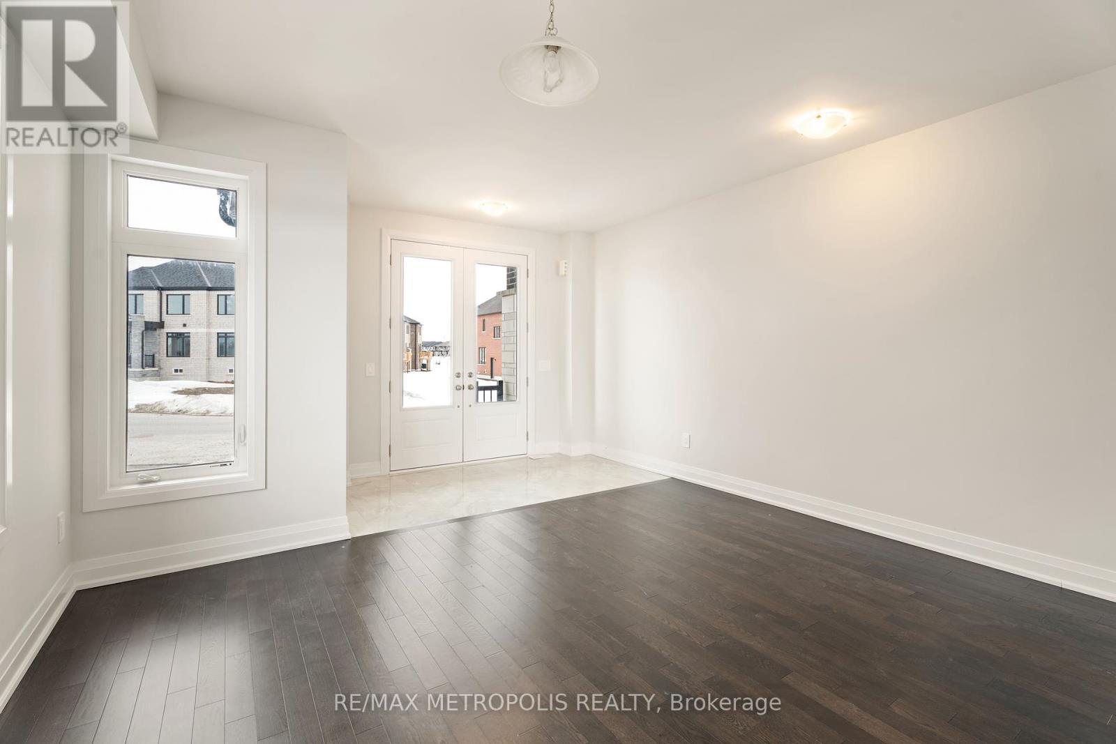110 Butler Boulevard, Kawartha Lakes (Lindsay), Ontario  K9V 6A9 - Photo 5 - X12026826