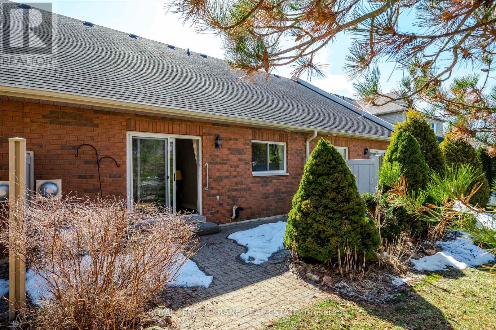 7 - 43 Charles Court, Selwyn, Ontario  K0L 2H0 - Photo 2 - X12027988