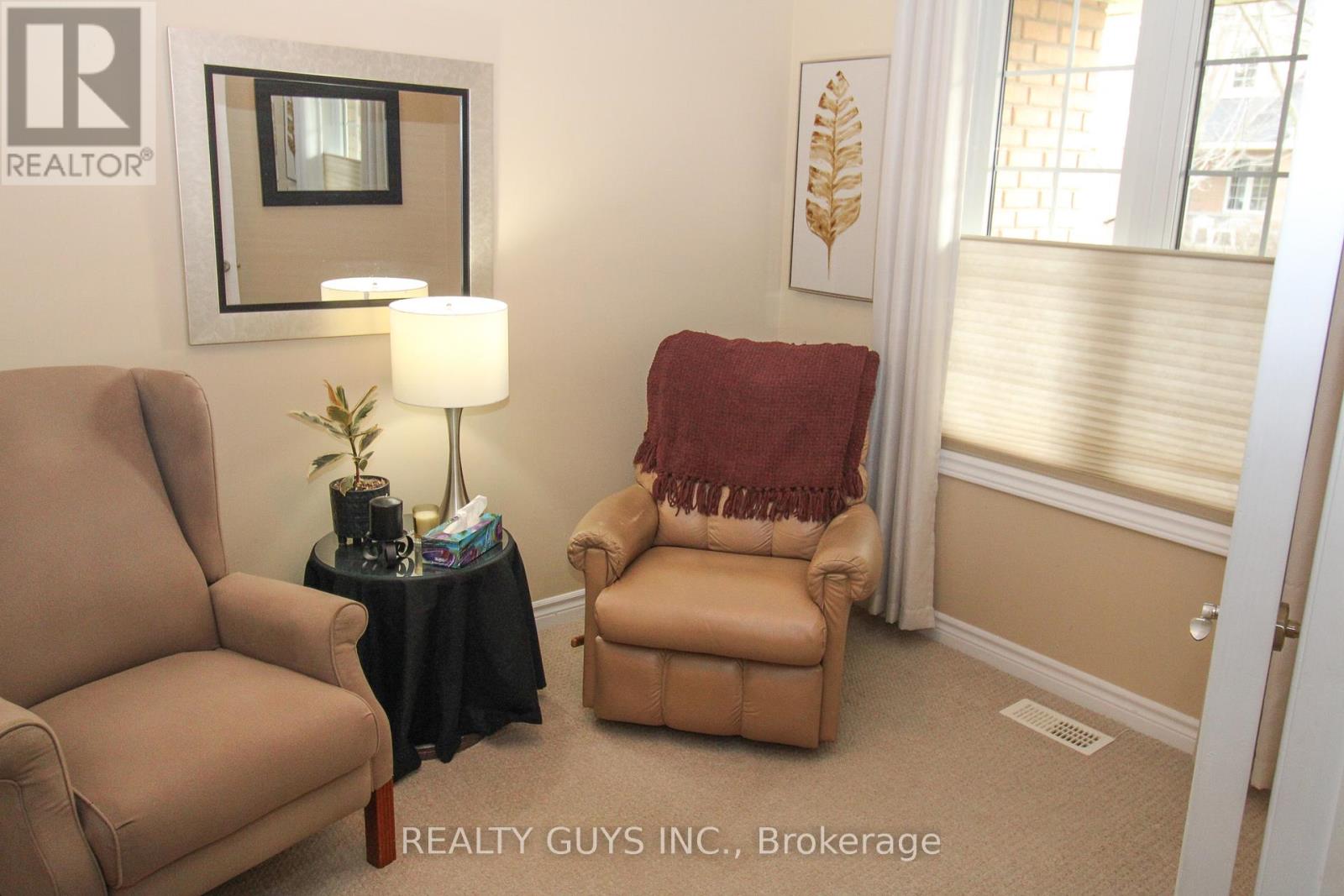 98 Village Crescent, Peterborough West (South), Ontario  K9J 0A9 - Photo 11 - X12028155