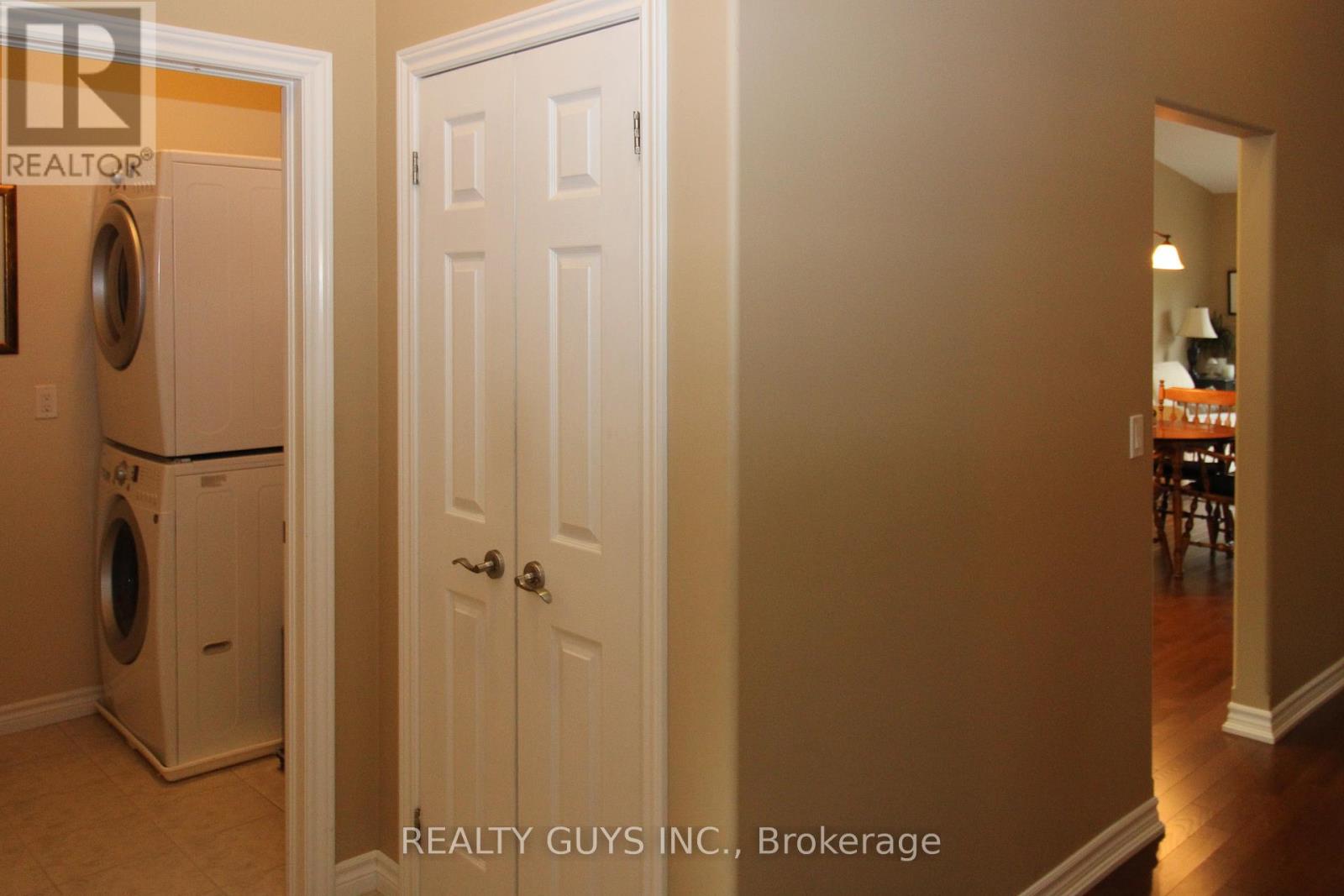98 Village Crescent, Peterborough West (South), Ontario  K9J 0A9 - Photo 12 - X12028155